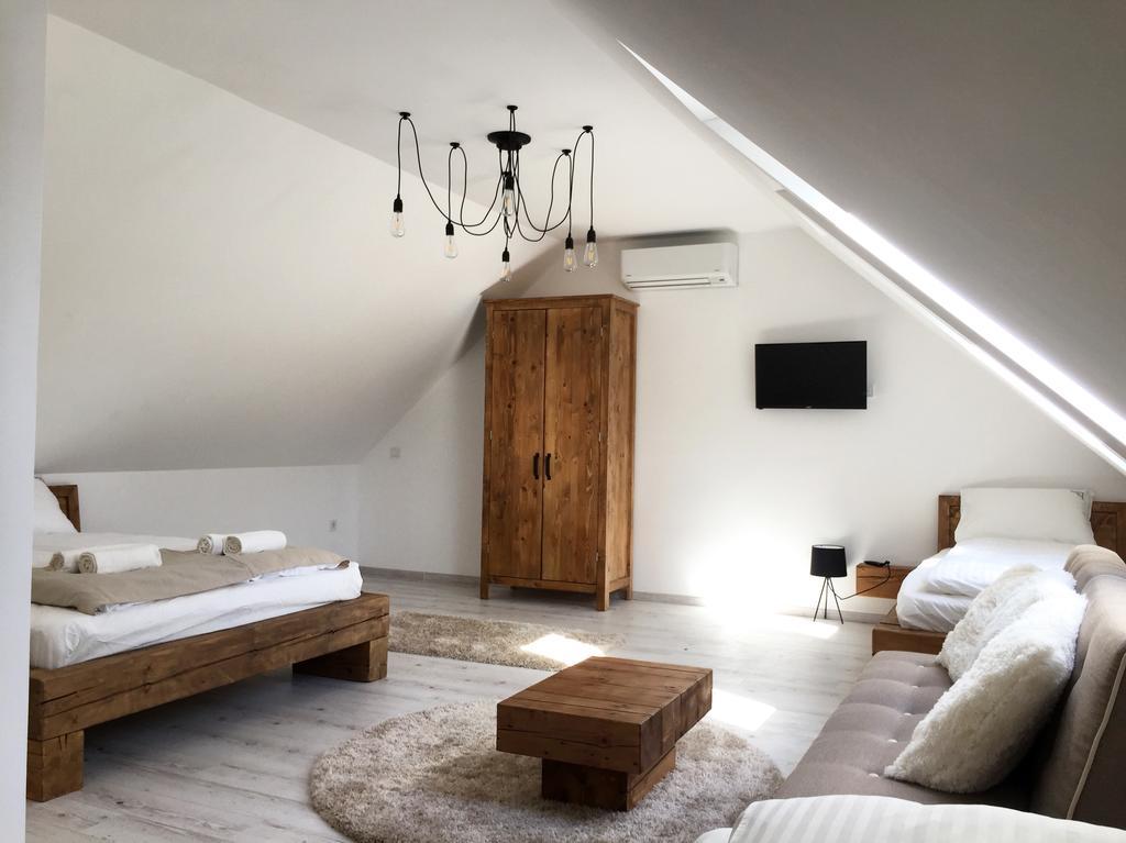 A Haz Hotel Miskolc Bagian luar foto