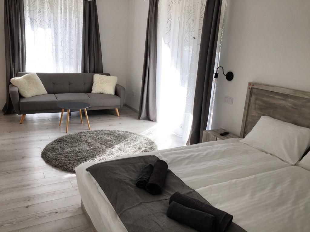 A Haz Hotel Miskolc Bagian luar foto