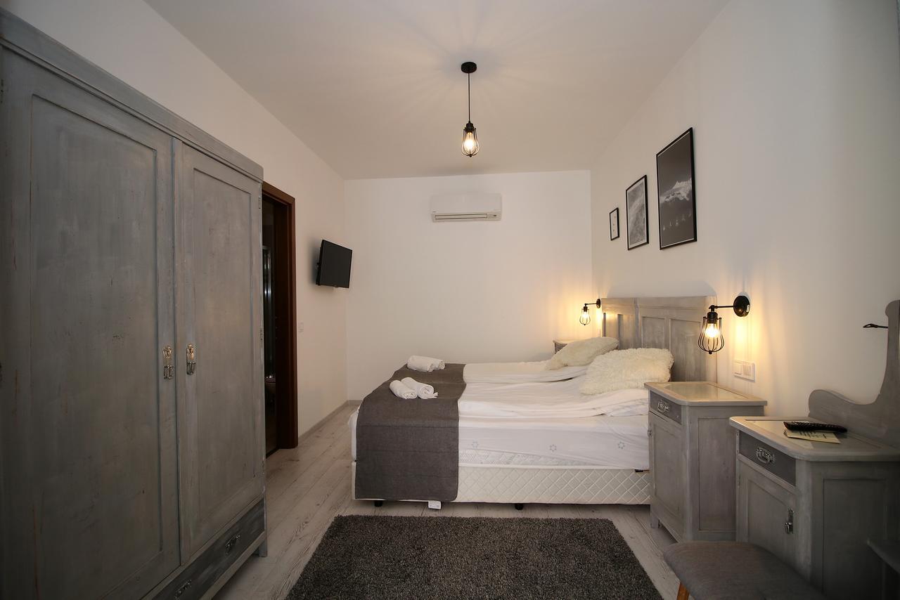 A Haz Hotel Miskolc Bagian luar foto