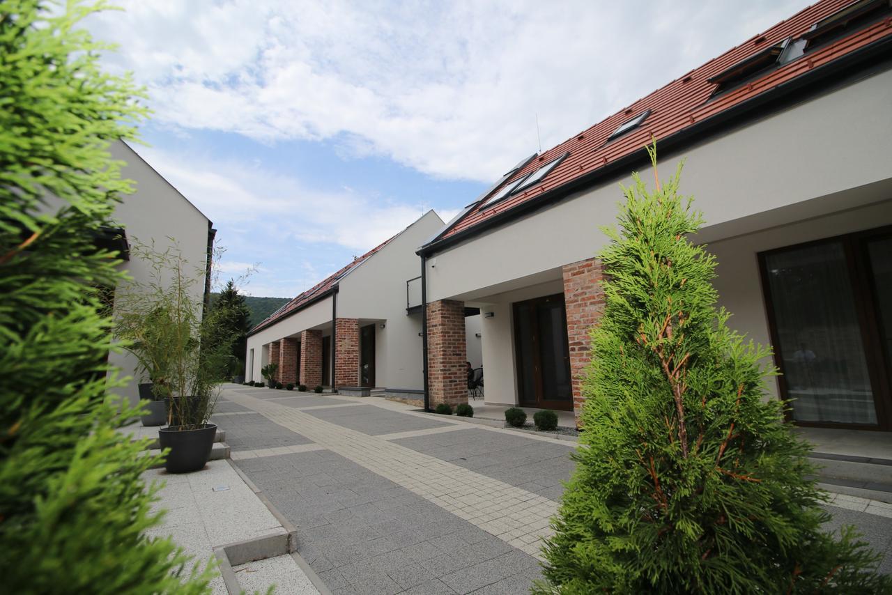 A Haz Hotel Miskolc Bagian luar foto