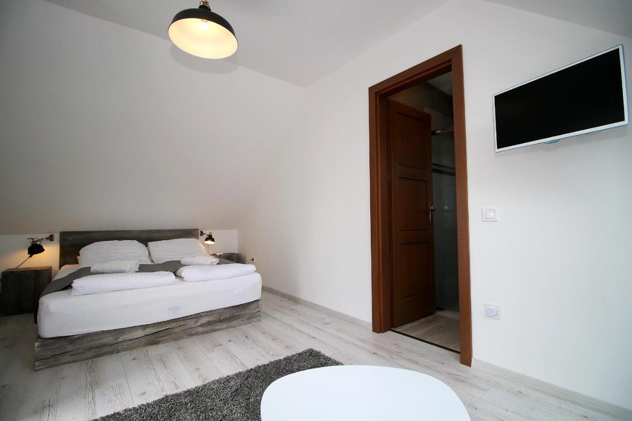A Haz Hotel Miskolc Bagian luar foto